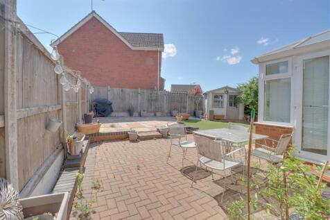 14 ROXWELL CRES NEW-5.jpg