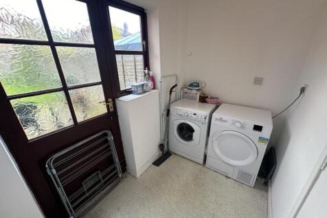 Greton Close, Longsight, £135pppw photo 5