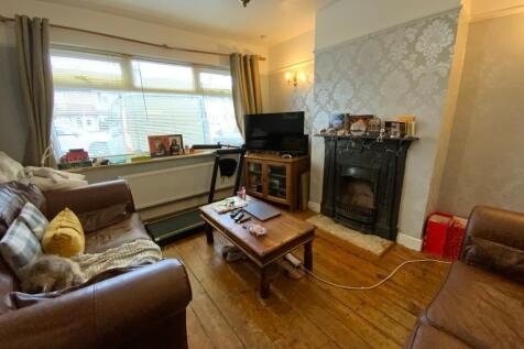 LIVING ROOM 13' x 11'2