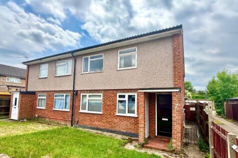 Egham, TW20 - property photo