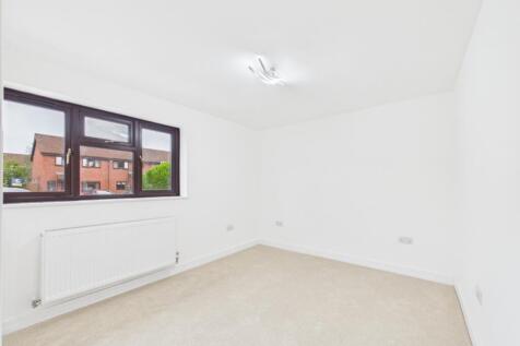 The Willows, Quedgeley, Gloucester, GL2 4XG photo 3