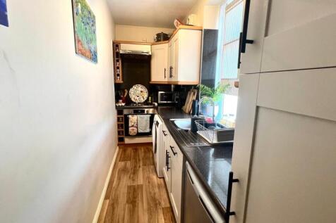 Victoria Drive, Horsforth, Leeds, West Yorkshire, UK, LS18 photo 4