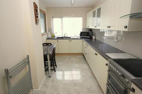 8 Kitchen 3.JPG