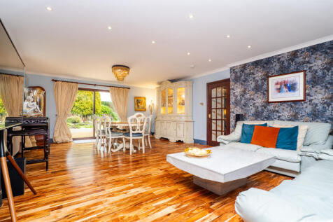 5 bed, 5 bath Detached in Glasgow - Photo 10