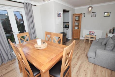 OPEN PLAN LIVING/ DINING/ KITCHEN