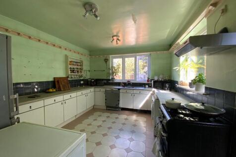 KITCHEN 13'2 x 11'7