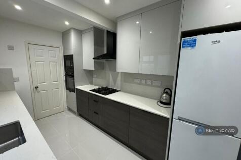 6-bed terraced on Pitcroft Avenue, Reading, RG6, £3,900/mo