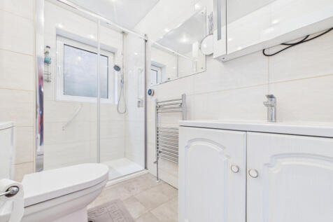 CAM02909G0-PR0484-STILL039