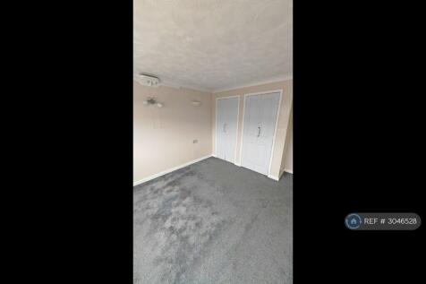Bedroom 1 Built In Cuboards