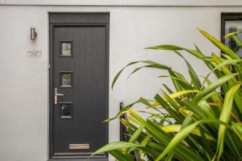 1 Trelawn Court 3...