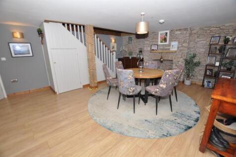 Open plan lounge/dining/family room