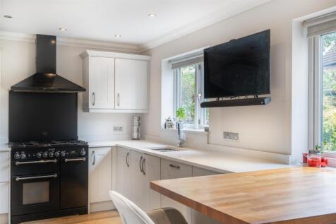 5 Abbots Mere Close-6.jpg