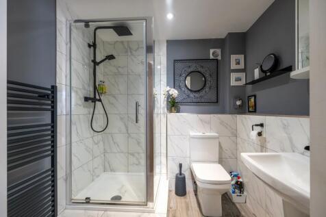 1440px-Elm Farm H...