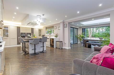 Stunning Breakfasting Kitchen