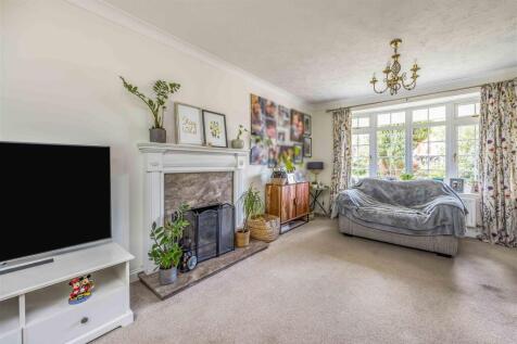 6 Mallow Close, Purbrook-Small-PorticoMarketing-Ne