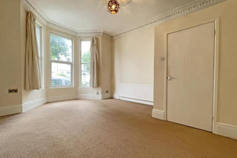Greenbank Avenue 20 GFF - Living Room.jpg