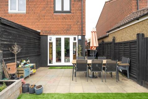 Mapleton Road, E4