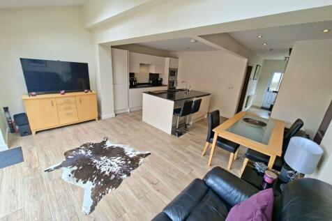 FAMILY KITCHEN/BREAKFAST ROOM