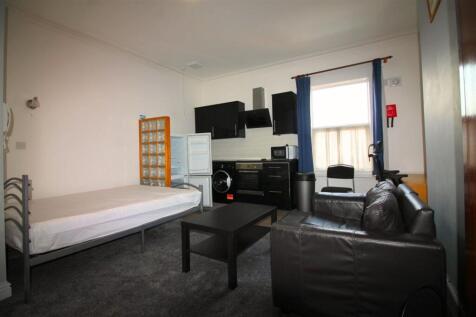 163HPR F4- Living.jpg