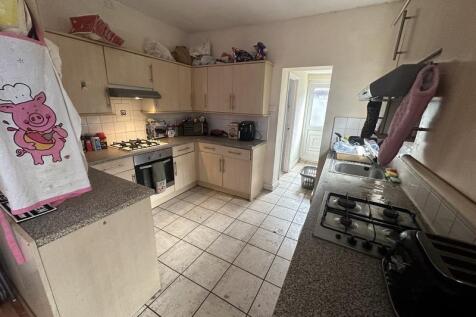 7 bedroom Terraced for rent