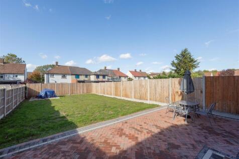 Moreton Gardens, IG8