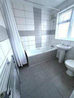 Osidge Lane Bathroom.jpg
