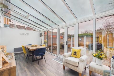 Sunroom / Dining Room