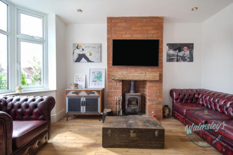 Front sitting room 2