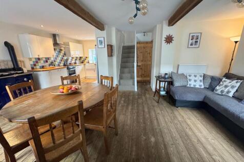 OPEN PLAN KICHEN/ DINING ROOM