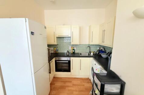 8 Sherborne Road, Yeovil, BA21 photo 3