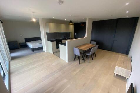 2-bed flat on City Gardens, Spinners way, Manchester, £1,425/mo