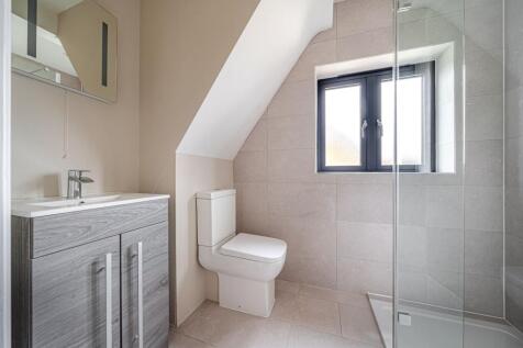 En-Suite to Bedroom 1