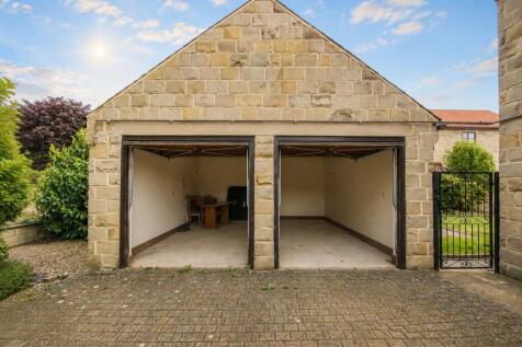 DOUBLE GARAGE