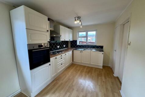 Kitchen / Diner (1/2)