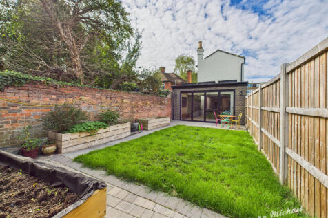 CAM03852G0-PR0425-STILL022