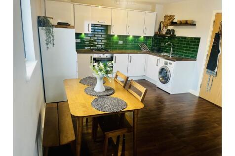 Lounge / Kitchen