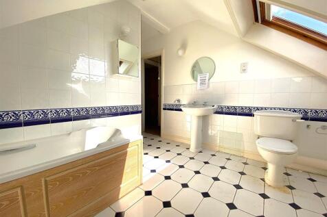 1 Grazebrook Close - Bath2.jpg