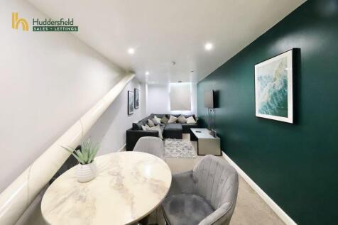 Lounge/Dining Area.1
