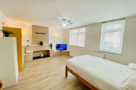 new flor, recently refurbished (2).jpeg