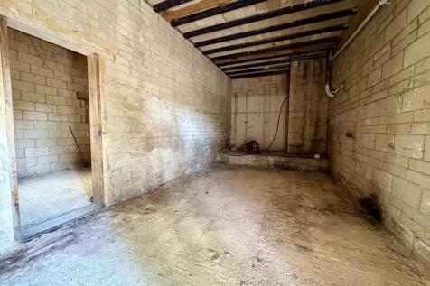 Basement Room 1.jpeg