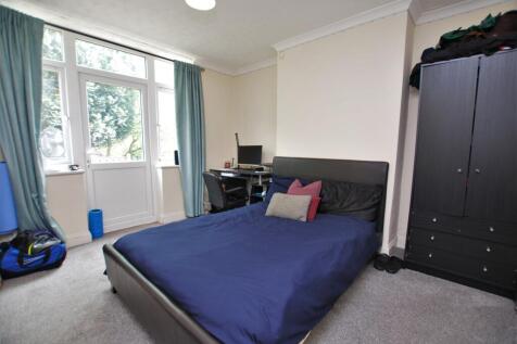 Woodbridge Hill, Guildford, Surrey, GU2 photo 4
