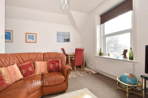 Lounge/Dining Area