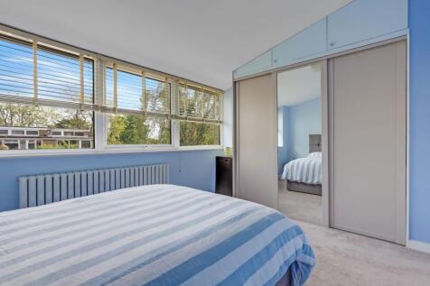 10-4f69JHPropWorld - 2 Maybourne Close - 28-medium