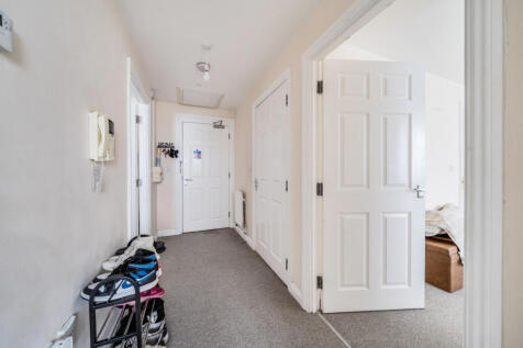 1358318-7-68d3c8e...