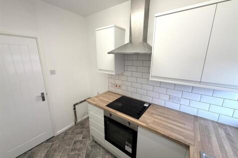 Kitchen 2.jpeg