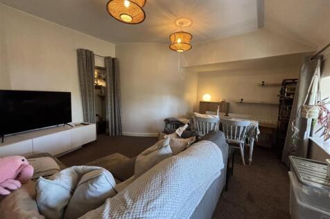 Robin Hood Court, Liversedge, WF15 7HN photo 4