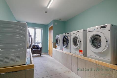8704998-interior02.jpg