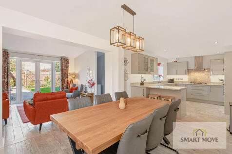 Kitchen Diner into Family Room