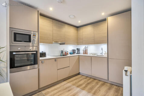 0de17882-2d1e-446...