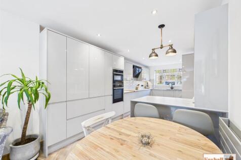 Kitchen / Breakfast Area/Dining
